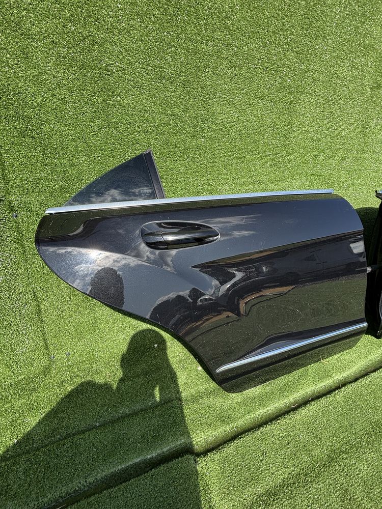 Двері задні праві Mercedes CLS w218 в чорному 197 кольорі