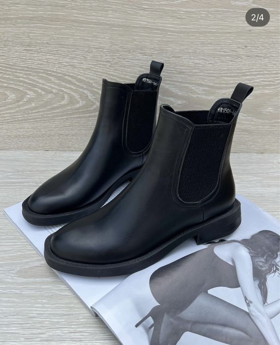 Черевики жіночі.