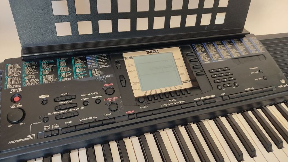 Синтезатори Yamaha PSR-330, E333 Клавішні інструменти Піаніно