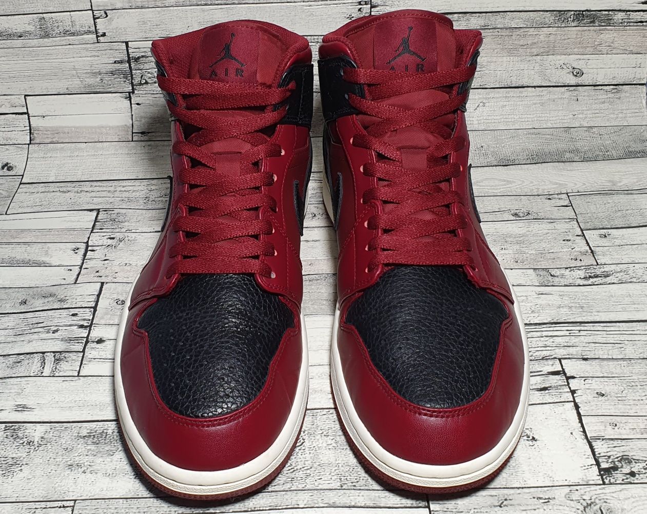 44р. Кожаные кроссовки Air Jordan 1 Mid Team Red Black White