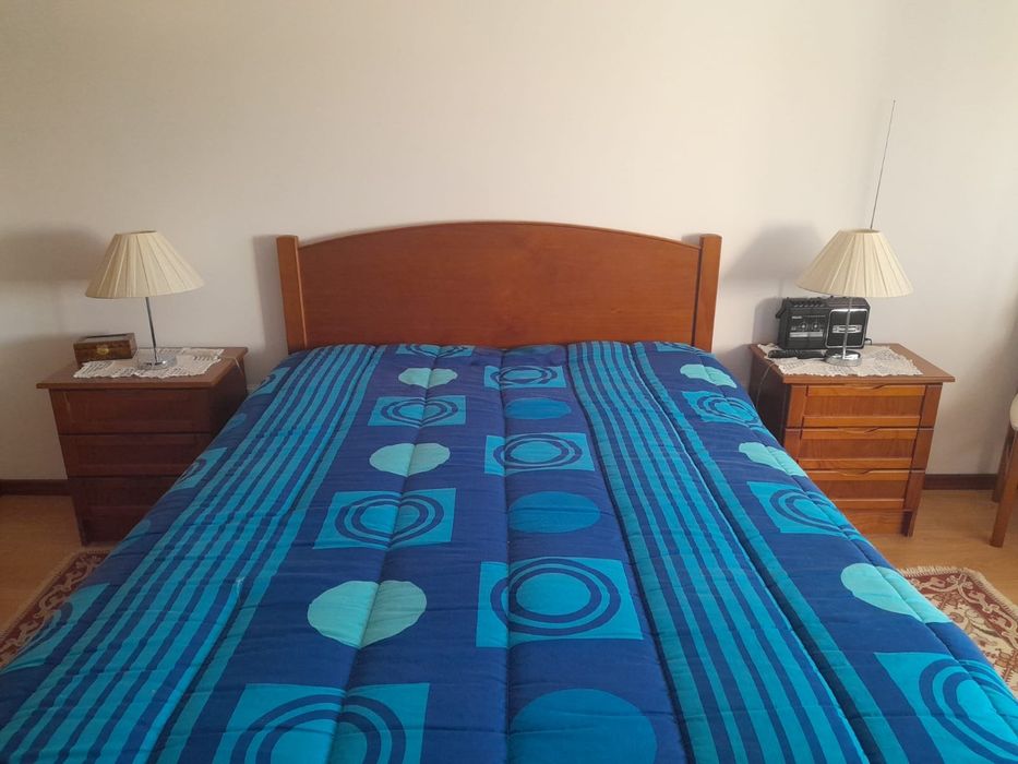 Mobília de casal em cerejeira