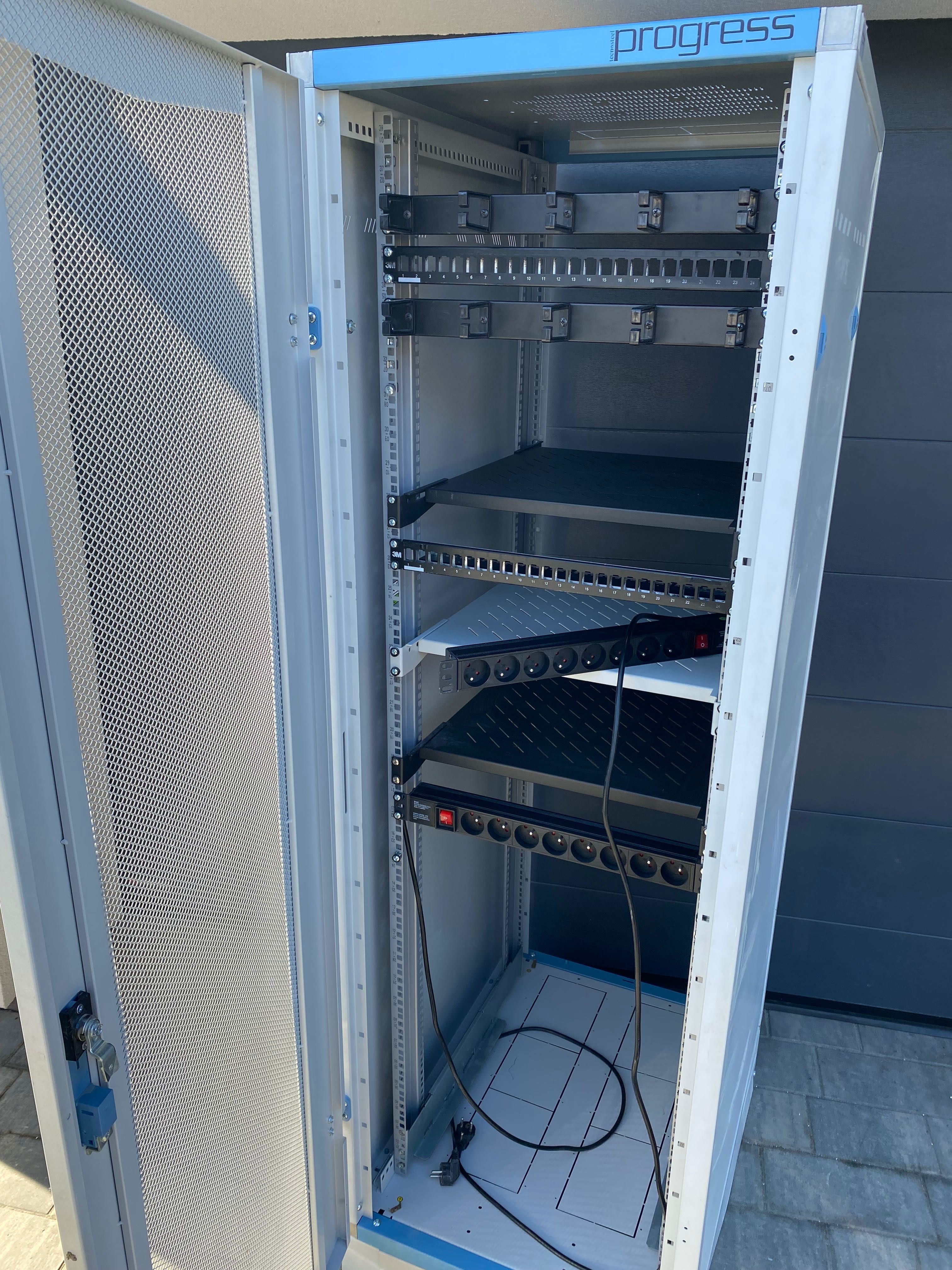 Szafa rack PROGRESS 42u