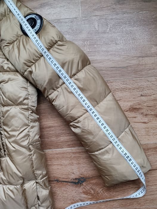 Зимовий пуховик жіночий