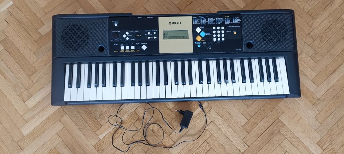 Keyboard Yamaha ypt 220     Przesylka po stronie kupującego
