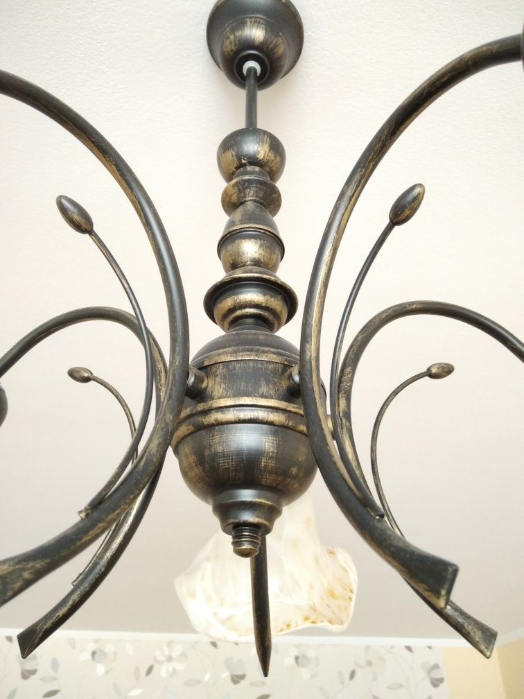 Żyrandol , lampa .