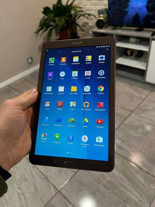 Планшет Samsung SM-T561