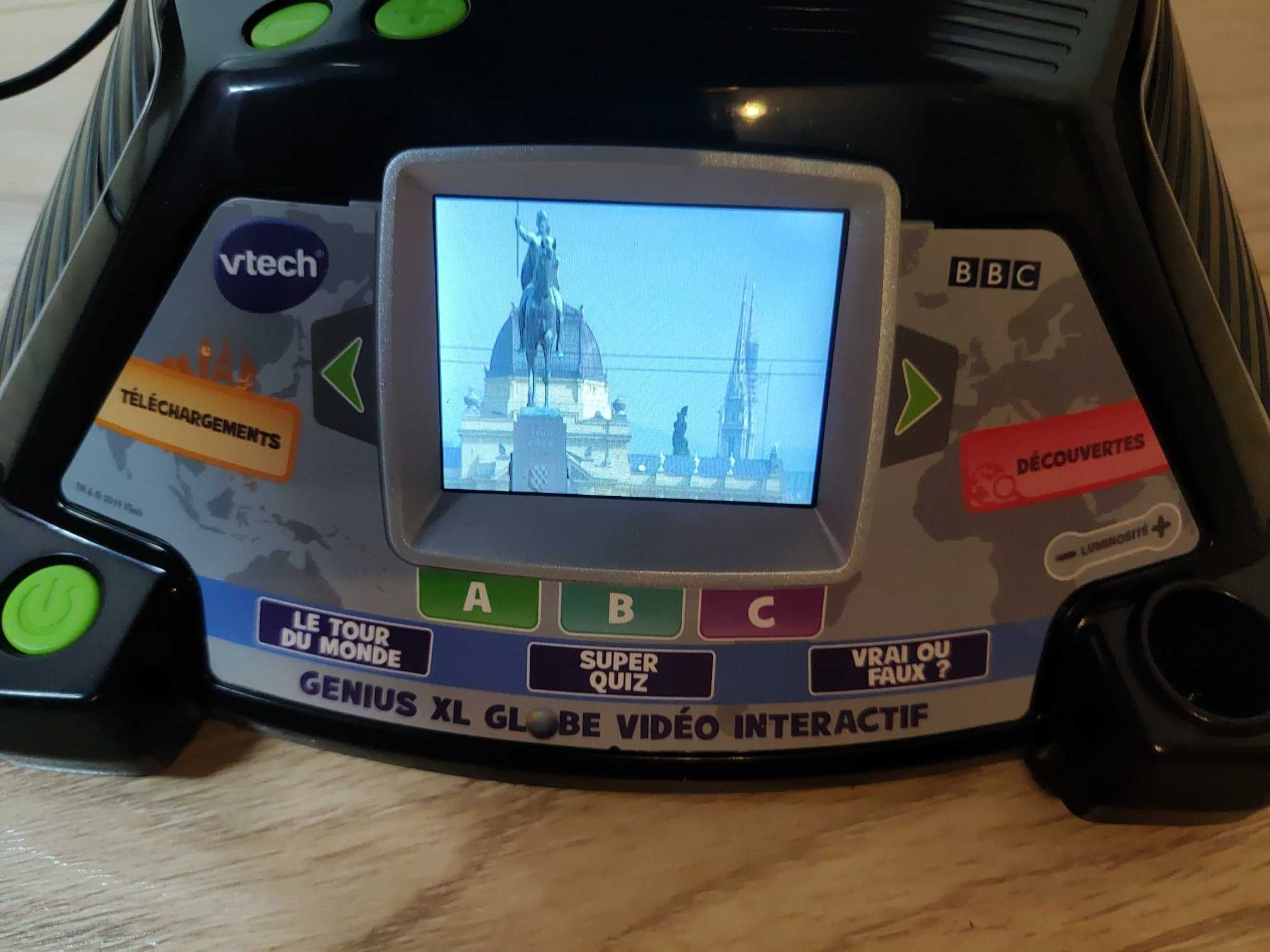 Interaktywny globus Vtech z magicznym piórem