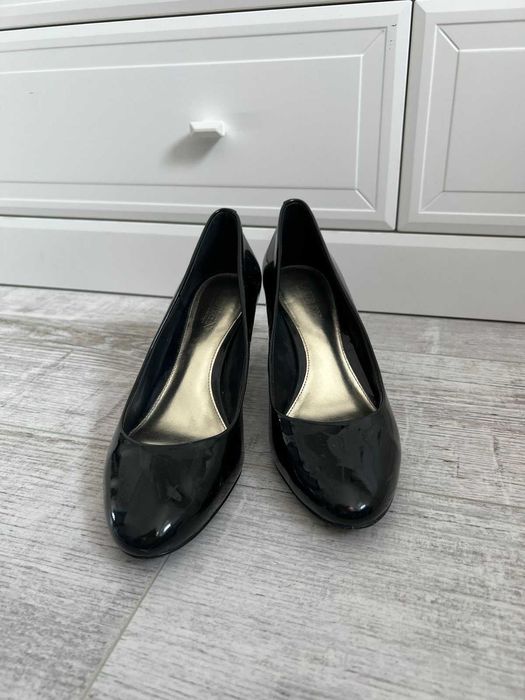 Лакові класичні туфлі Ralph Lauren р.40