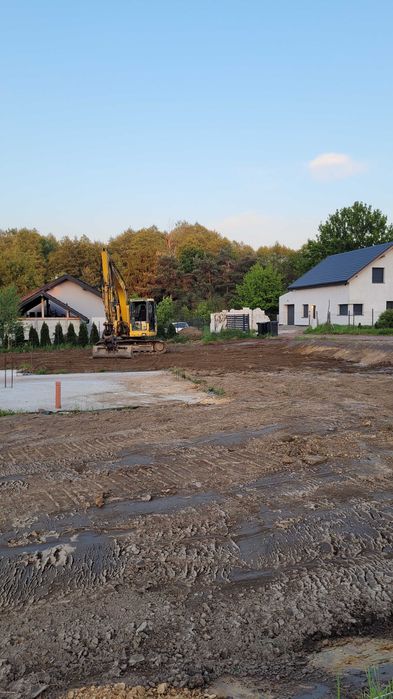Budowa Domów fundamenty plyty fundamentowe Koparka zasypka piasek hds