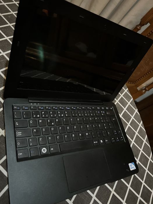 Portátil INSYS 12 polegadas. Bateria viciada, de resto em otimo estado