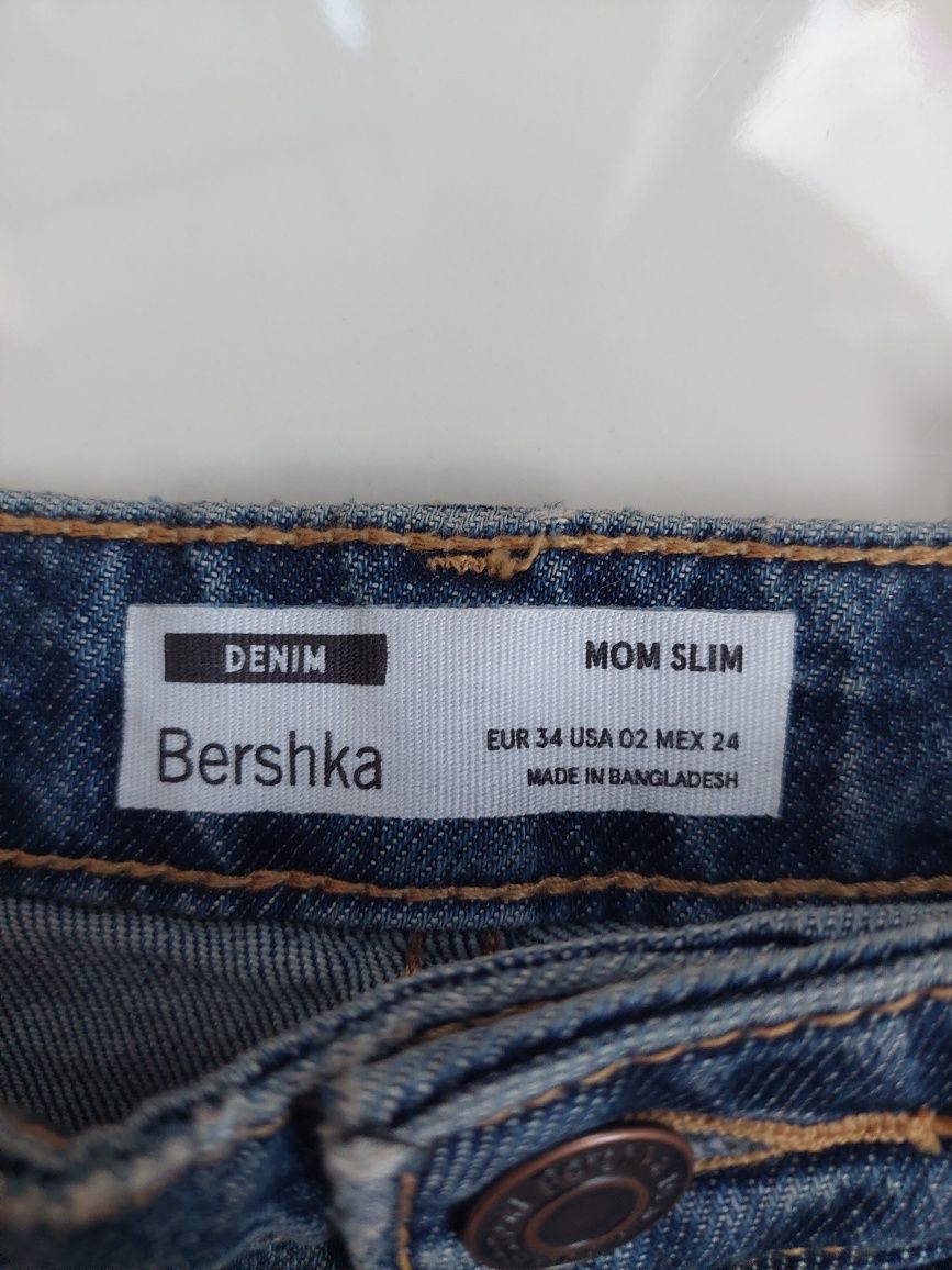 Джинси мом bershka 34