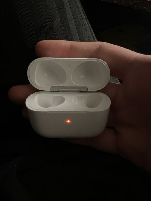 Зарядний кейс AirPods 3