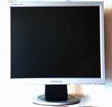 Monitor 17" Samsung SyncMaster 710N srebrny sprawny, kabel VGA i zasil