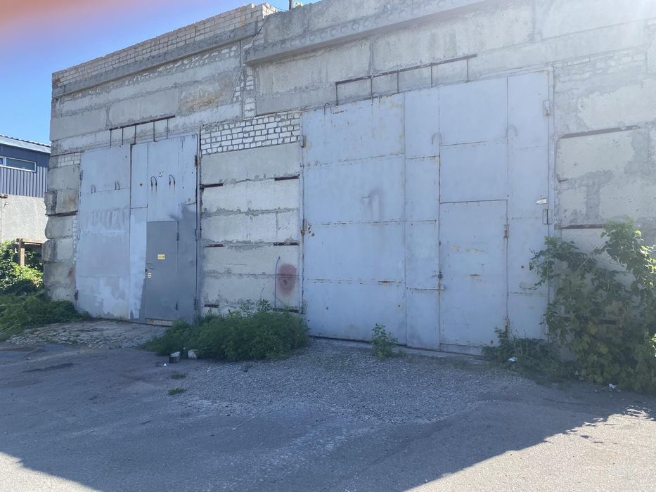 Здам приміщення під виробництво, гараж на декілька машин ,склади ,майс