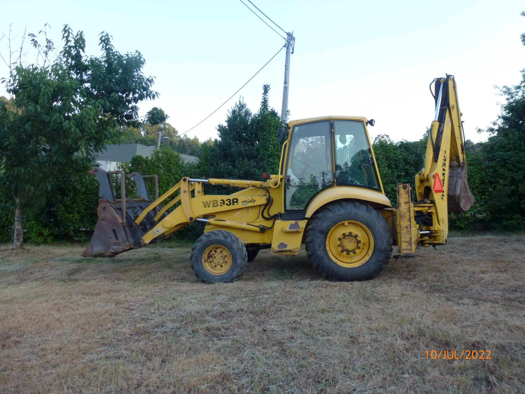 Retro escavadora Komatsu WB93R-2