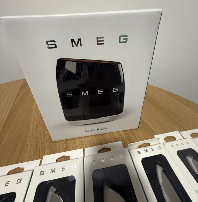 Faqueiro da Smeg com facas