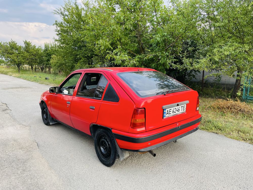 Продам Opel Kadett в хорошем состоянии вложений не требует