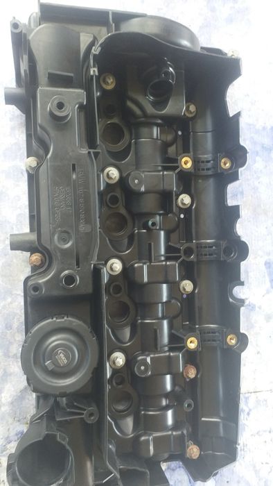Pokrywa zaworów głowicy BMW 2.0d f31 f30