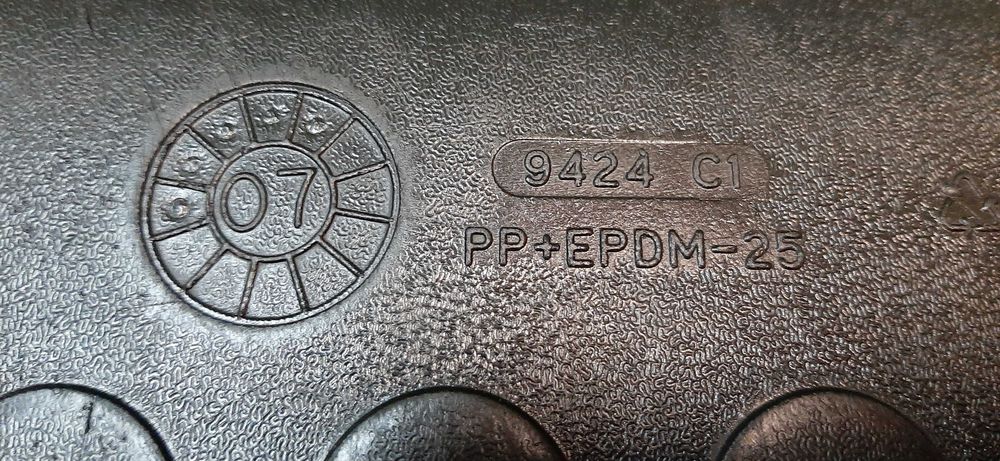 Mata / Wykładzina Bagażnika Citroen C-Crosser 07-12r. + Dywaniki przód