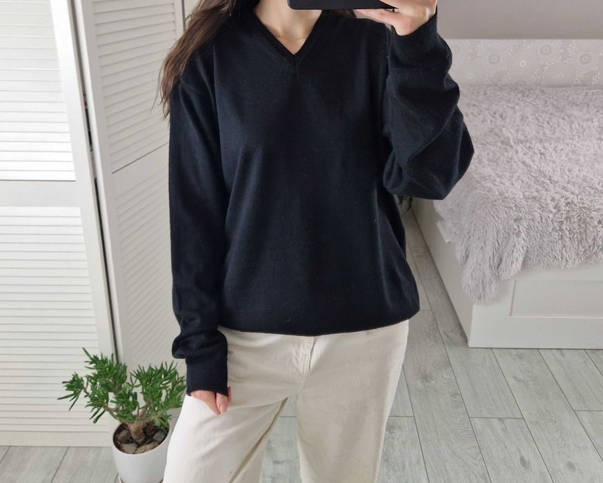 Prima merino czarny wełniany sweter w serek 50% wełna merino XL
