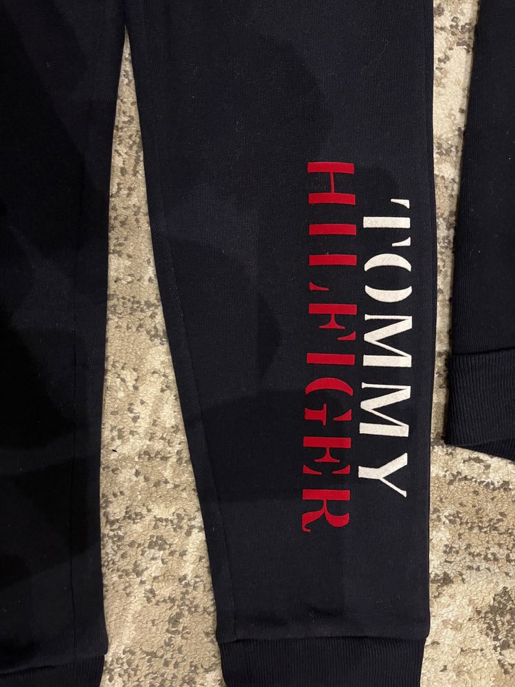 Tommy Hilfiger костюм