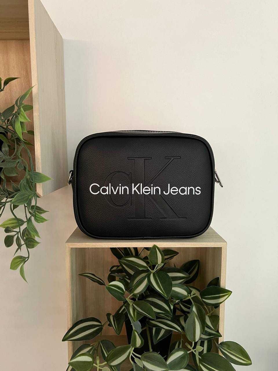 Жіноча сумка:Calvin Klein