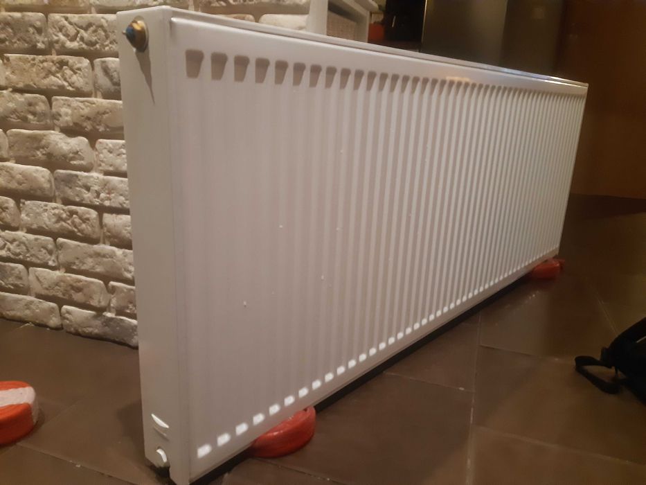 Grzejnik, kaloryfer Purmo Ventil CV22 600x1600x102mm przyłącze D50mm