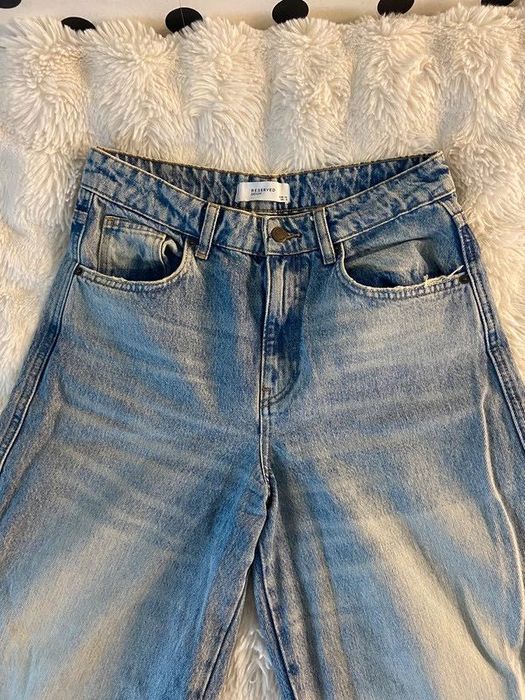 Jeansowe spodnie boyfriend Reserved