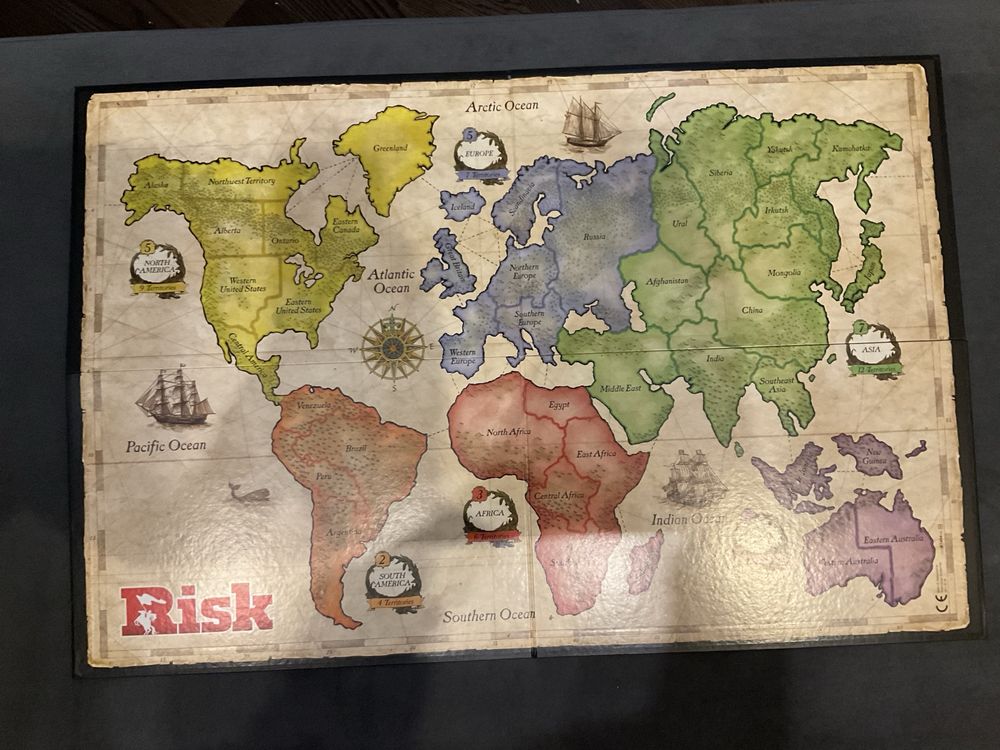 Продам настольную игру Risk
