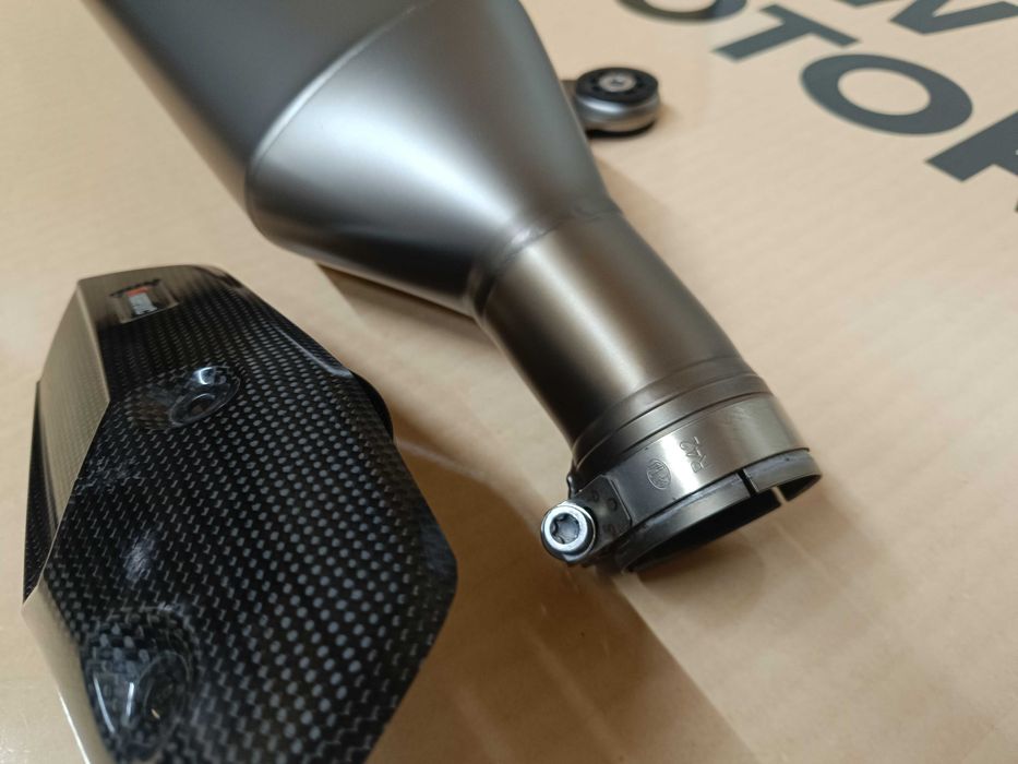 Ponteira Akrapovic BMW S1000XR K69 - NOVA com proteção