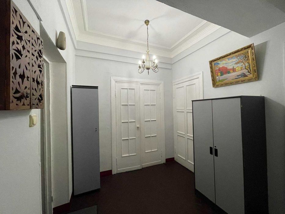 100 метров от метро Площадь Украинских Героев  Хостел Киев