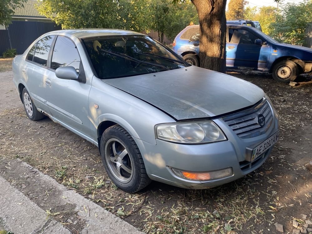 Передня права дверка Nissan Almera classic b10