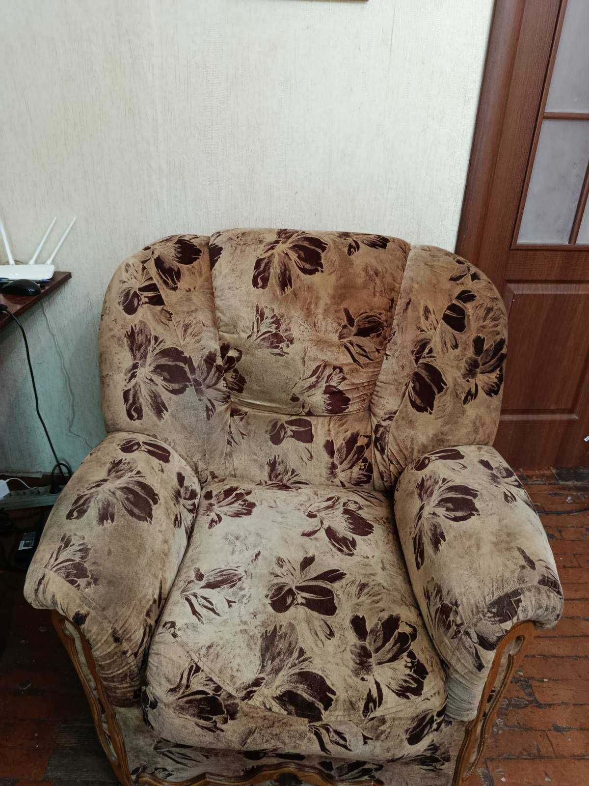 Продам диван с 2 кріслами