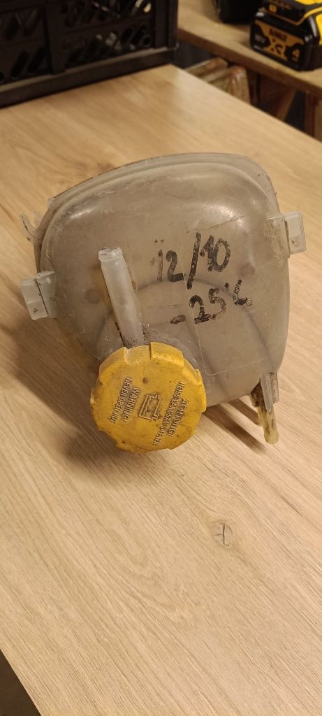 Zbiornik wyrównawczy płynu chłodzącego Vectra C 1.8