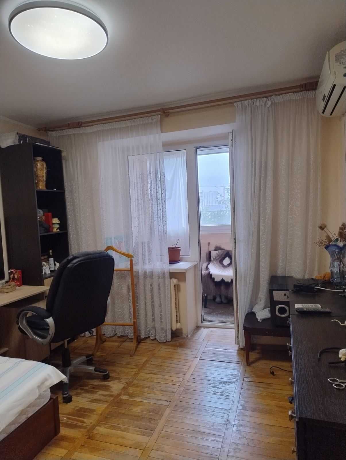 Продаж 2х.кім.квартири вул. Золота( поруч ЖК Семицвіт)