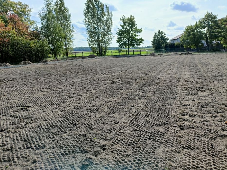 Zakładanie Trawnika Siatka na Krety Glebogryzarka Separacyjna Wycinka