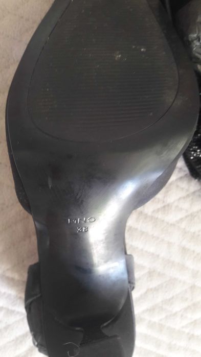 Нові чорні туфлі босоніжки Mango 38 р сатинові з квіткою