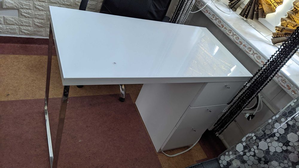 Продам мебель: шкаф, полки, кресло