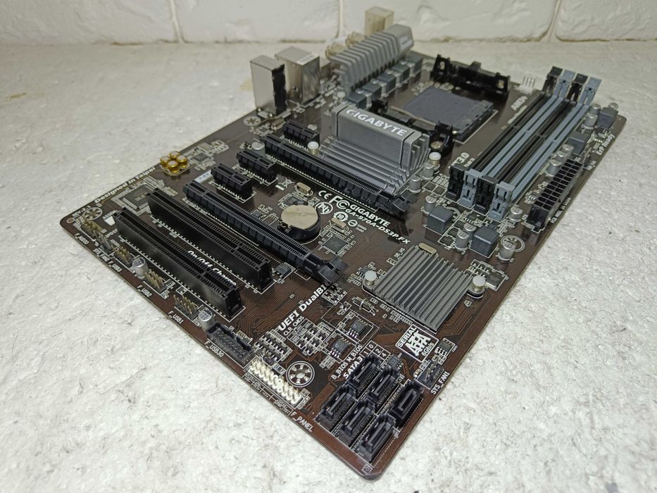 Материнська плата AMD Gigabyte 970A-DS3P FX sAM3+ FX ВІДМІННОМУ стані