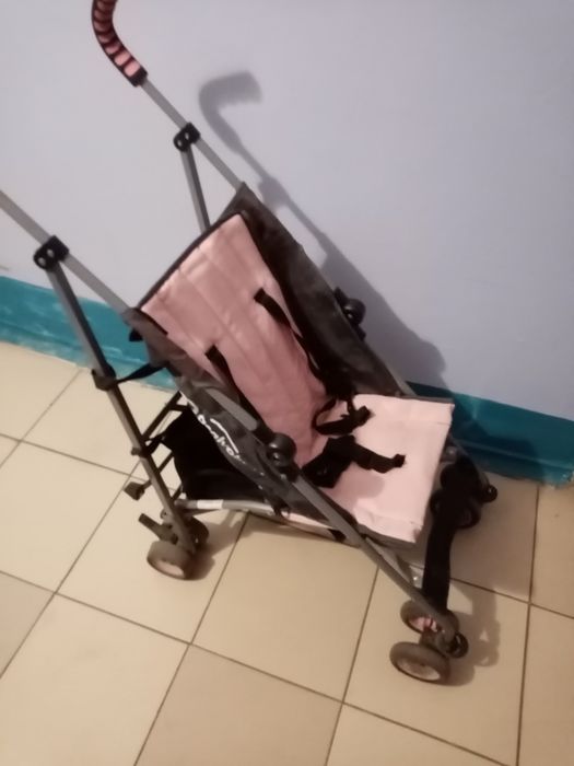 Дитячий складний візочок.