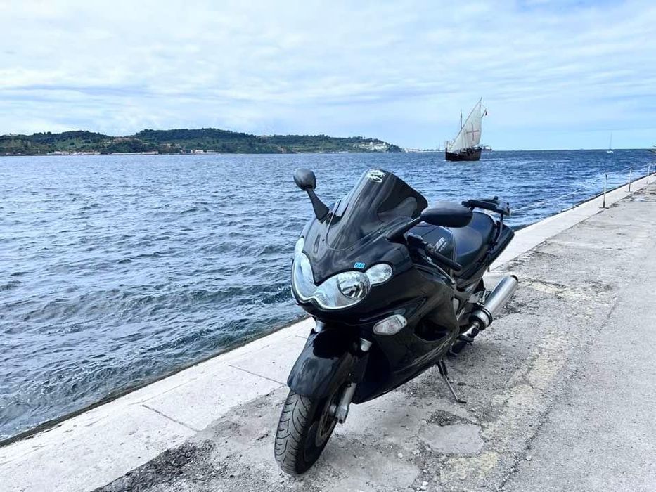 Kawasaki zzr 1200 de 2005,impecável.