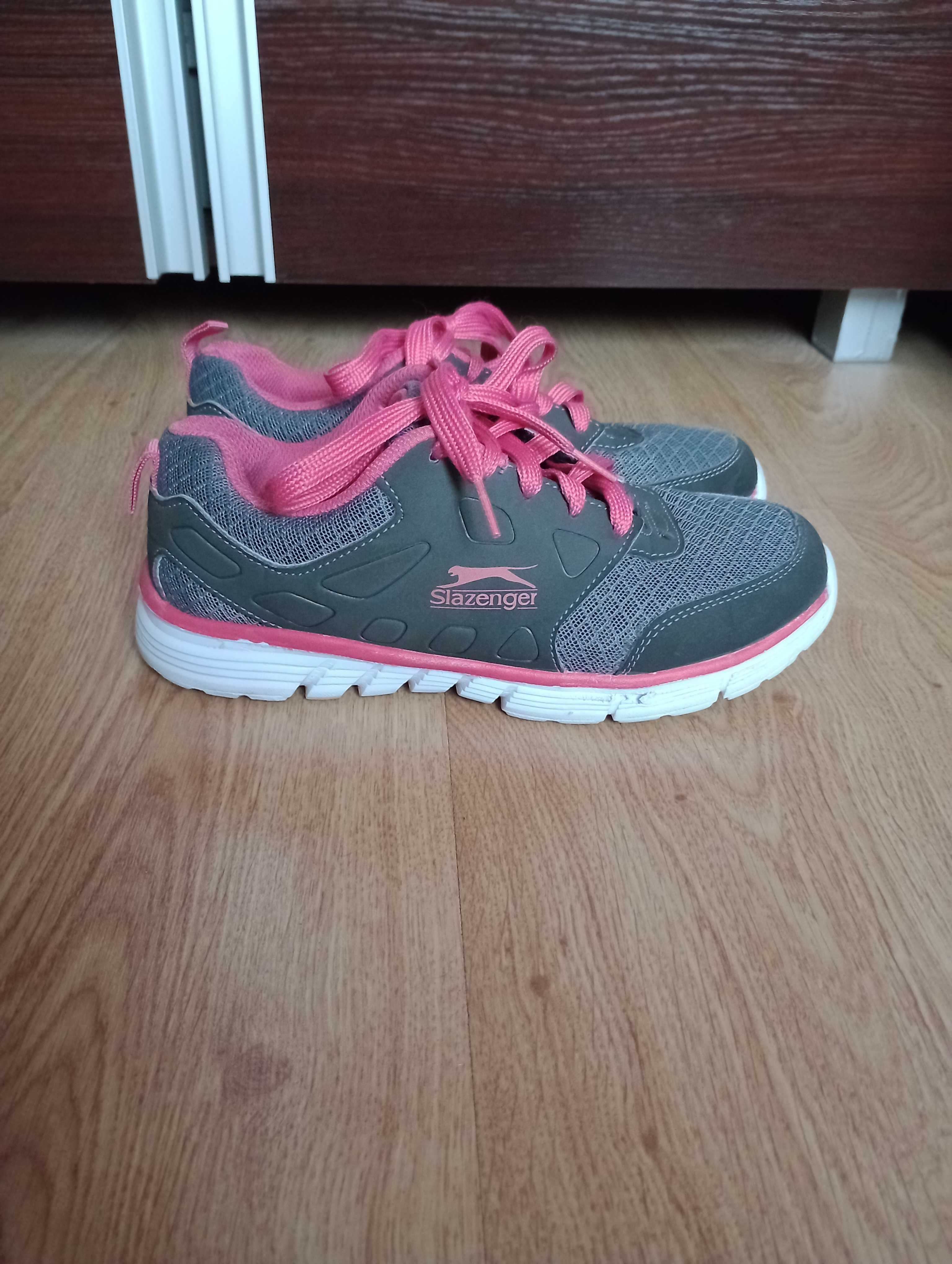 Szaro-różowe buty sportowe Slazenger