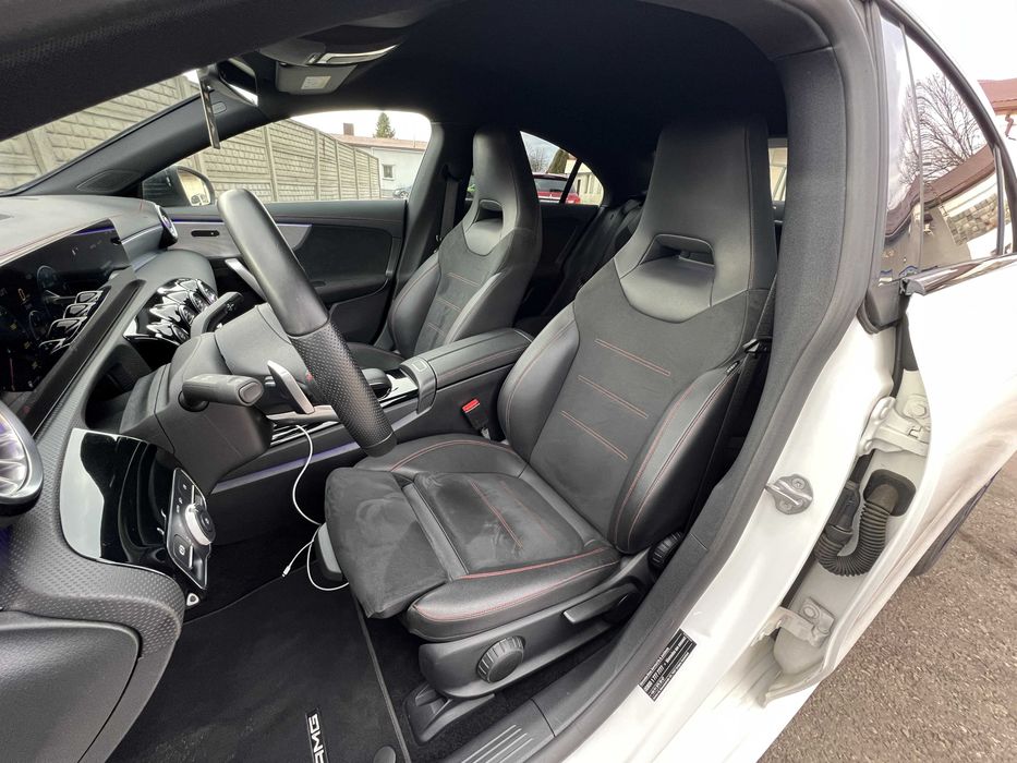 Wynajem samochodu/Wypożyczalnia samochodów Mercedes-Benz CLA Automat