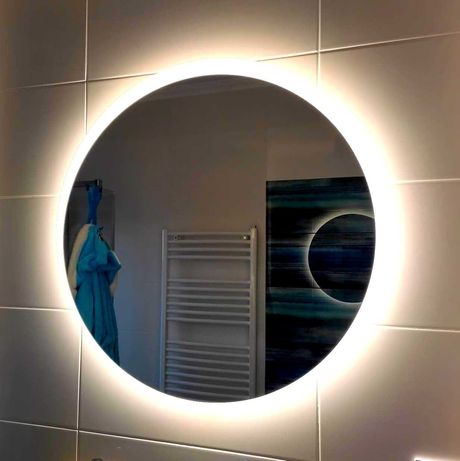 Nowe lustro łazienkowe z oświetleniem LED