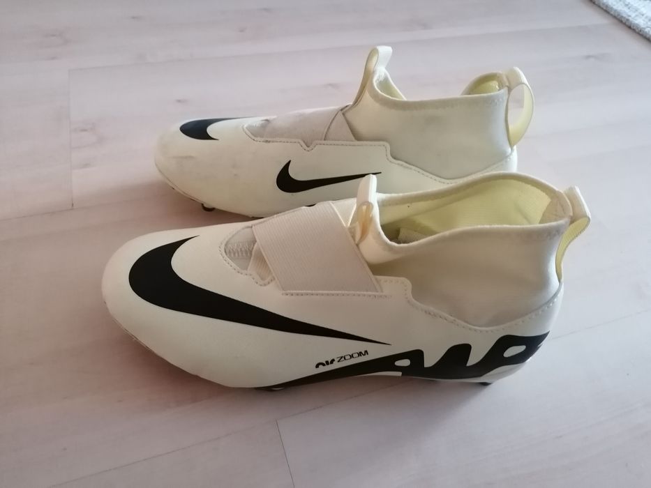 Buty piłkarskie dla chłopca nike 6y nowe