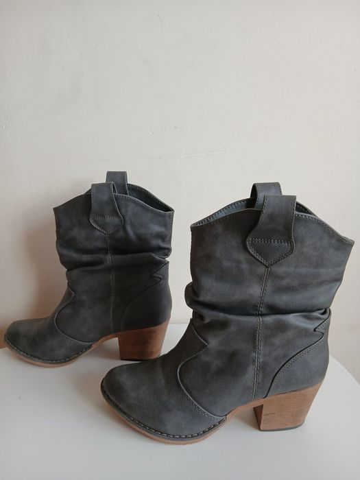 Козаки ,ковбойки  ботильйони