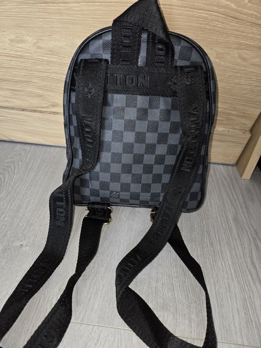 Louis Vuitton klasyczny sredni plecak logowany