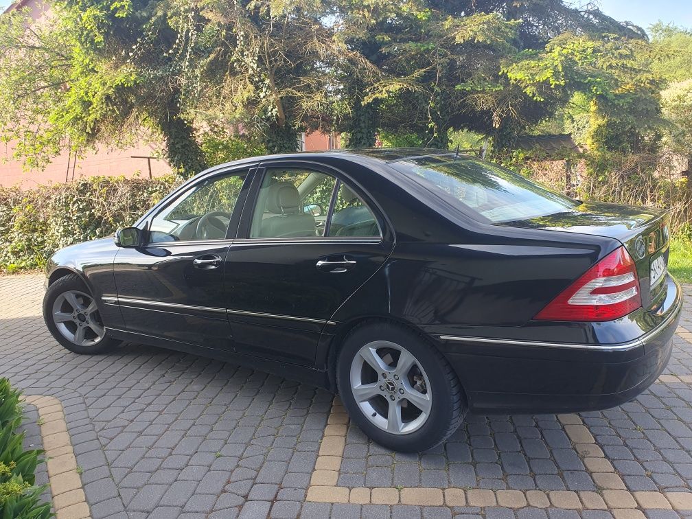 Mercedes C220 z 2004 roku diesel skóra automat