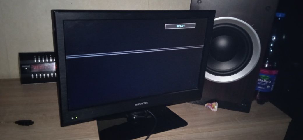 Telewizor 19"cali Manta do kryminału z paskiem na ekranie