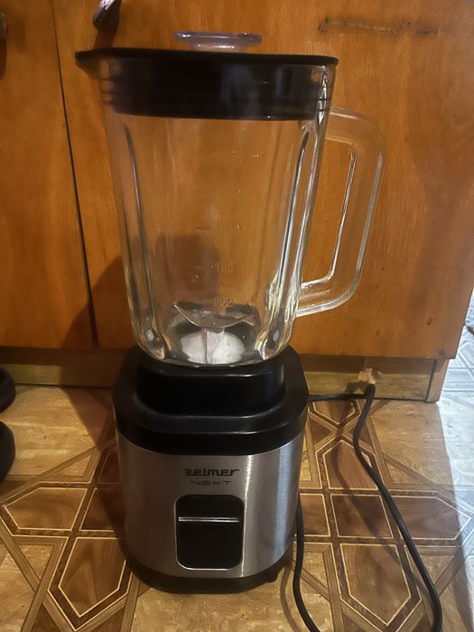 Блендер з стаканом з Європи